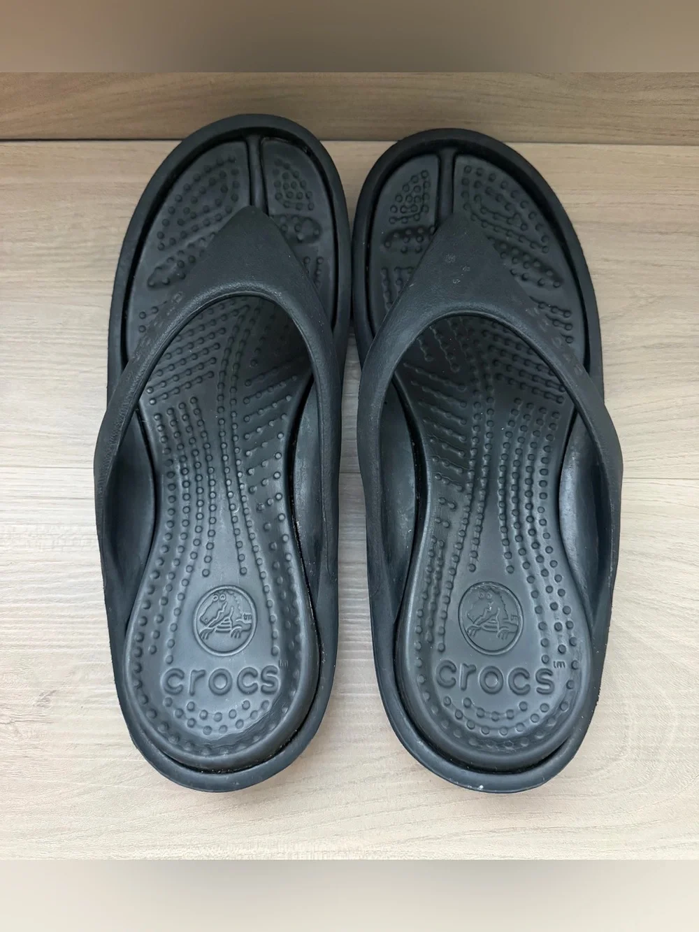 Crocs mens flip flops black Men’s Size 10/Women’s Size 12